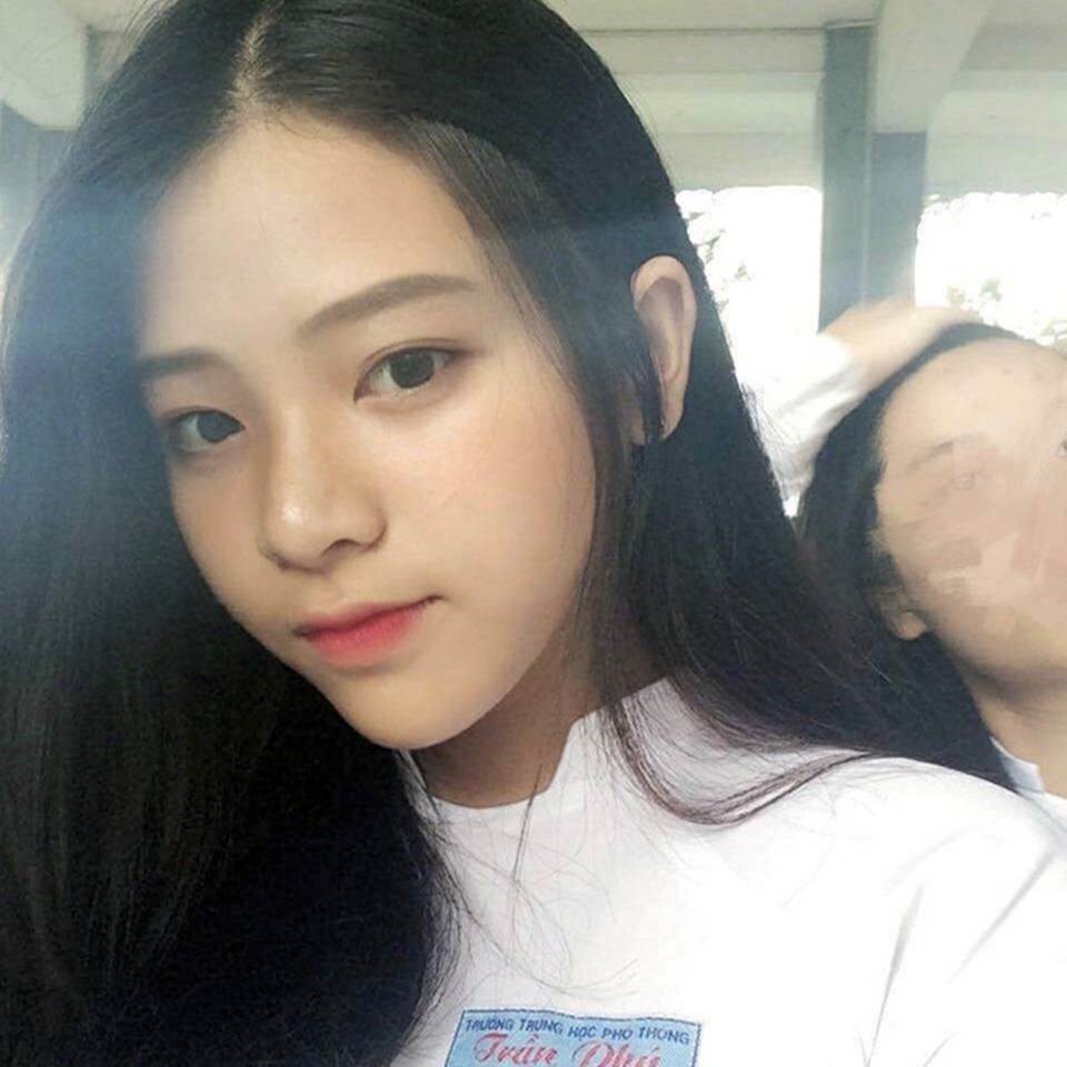 Loạt hot girl sinh năm 2001 đang ôn tập cho kỳ thi THPT quốc gia-6