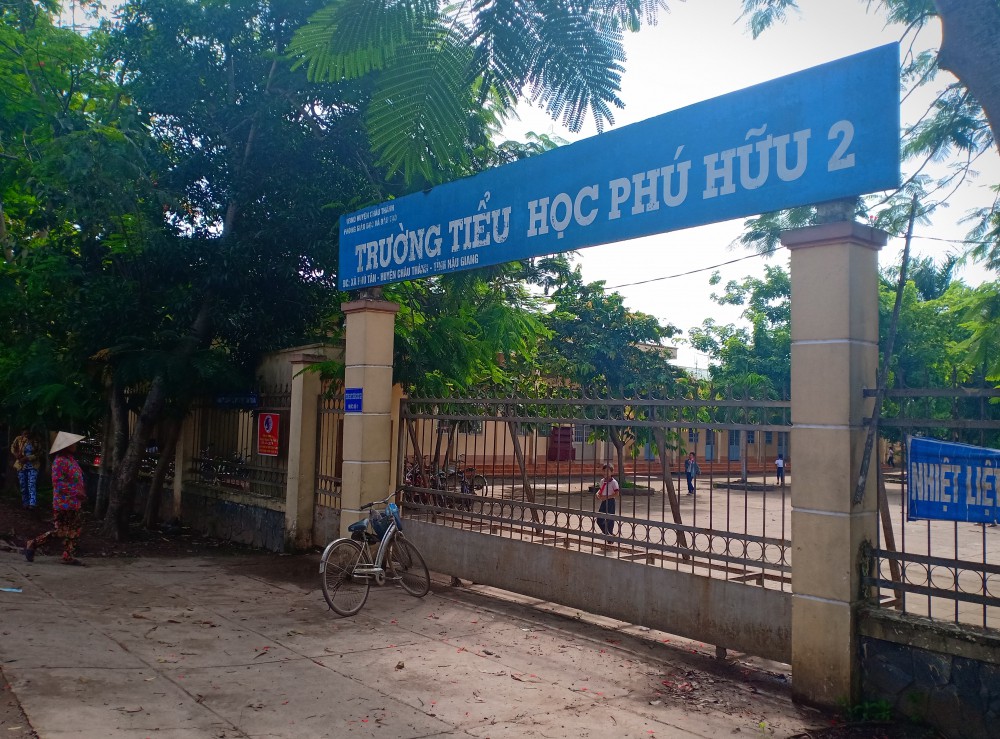 Thầy giáo tiểu học ở Hậu Giang bị tố trù dập khiến học sinh rối loạn ám ảnh sợ-1