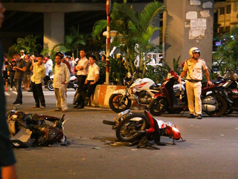 Lại bắt giam quý bà lái BMW tông liên hoàn ở Hàng Xanh-2