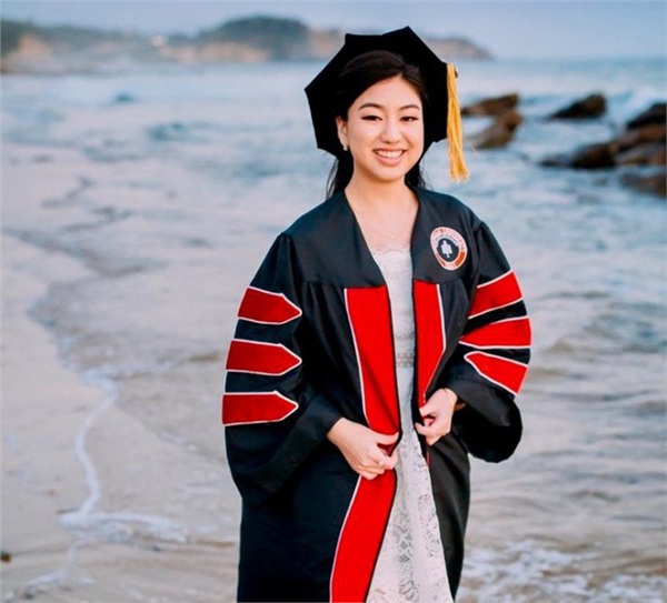 Chân dung nữ sinh gốc Việt gây bão truyền thông quốc tế: 14 tuổi tốt nghiệp trung học, 19 tuổi là dược sĩ trẻ nhất bang California, Mỹ-1