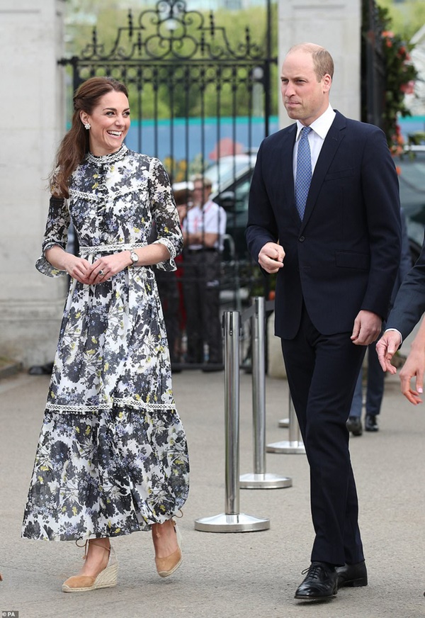 Công nương Kate gây chú ý khi phá vỡ quy tắc, phạm phải điều Nữ hoàng ghét nhất trong sự kiện mới nhưng phản ứng của người đứng đầu hoàng gia mới là điều đáng nói-3