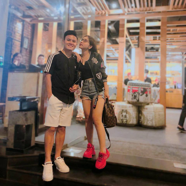 Vừa khoe ảnh mặc quần ngắn 5 phân ngồi banh chân, Nhật Lê bạn gái Quang Hải lại bị dân mạng khẩu nghiệp-1