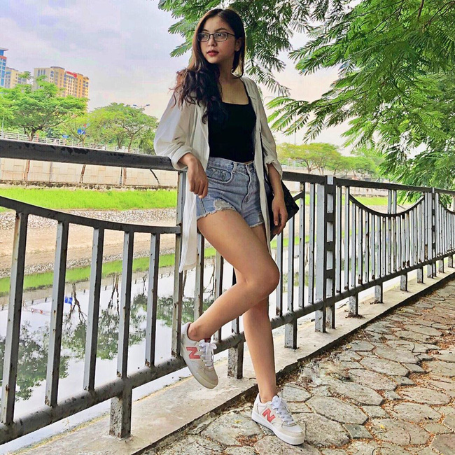 Vừa khoe ảnh mặc quần ngắn 5 phân ngồi banh chân, Nhật Lê bạn gái Quang Hải lại bị dân mạng khẩu nghiệp-8