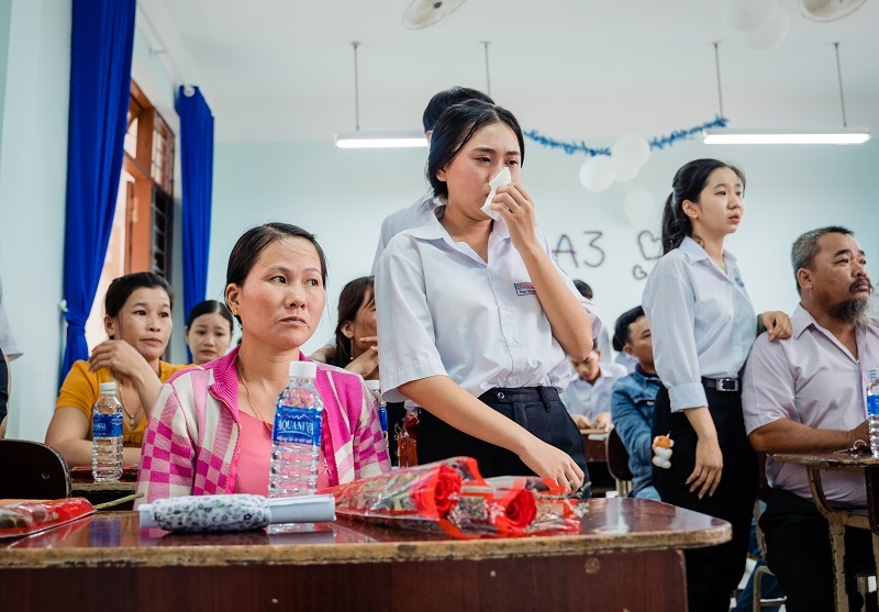 Ảnh kỷ yếu rơi nước mắt của học sinh Vũng Tàu-8