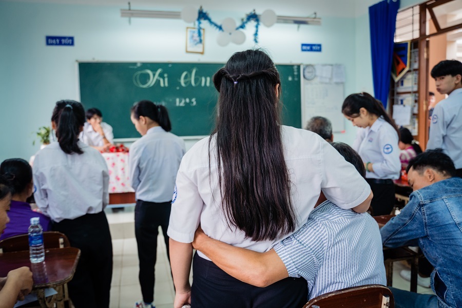 Ảnh kỷ yếu rơi nước mắt của học sinh Vũng Tàu-9