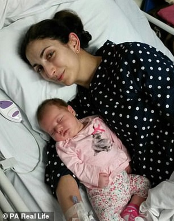 Mẹ 35 tuổi, sinh bé vài tuần đã bắt đầu mãn kinh: Nguyên nhân đằng sau là cả một câu chuyện đau lòng-4