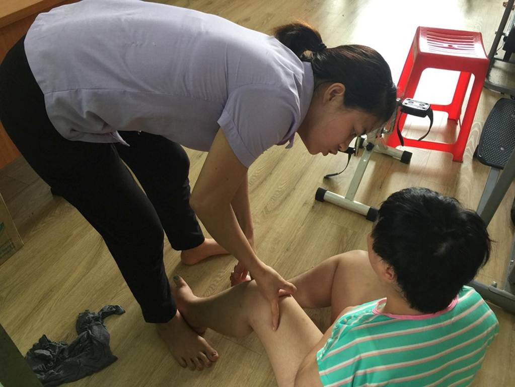 Cô giáo dạy trẻ tự kỷ: Học sinh tát, dứt tóc tôi như cơm bữa”-2