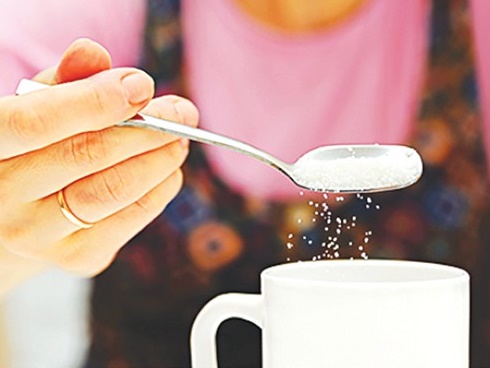 Bác sĩ phát hoảng với thói quen nhai mớm cơm, nhai mớm trầu của người Việt-2