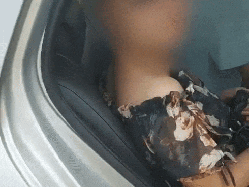 CLIP: Đặt cùng lúc 2,3 xe nhưng chỉ chọn một, người phụ nữ bị tài xế 'dạy cho bài học' nhớ đời