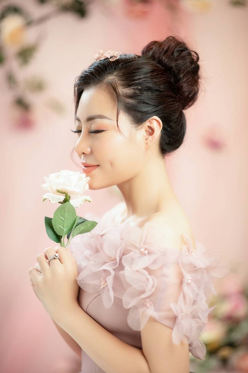 Diễn viên Thanh Hương bỗng dịu dàng lạ thường trong loạt ảnh mới-2