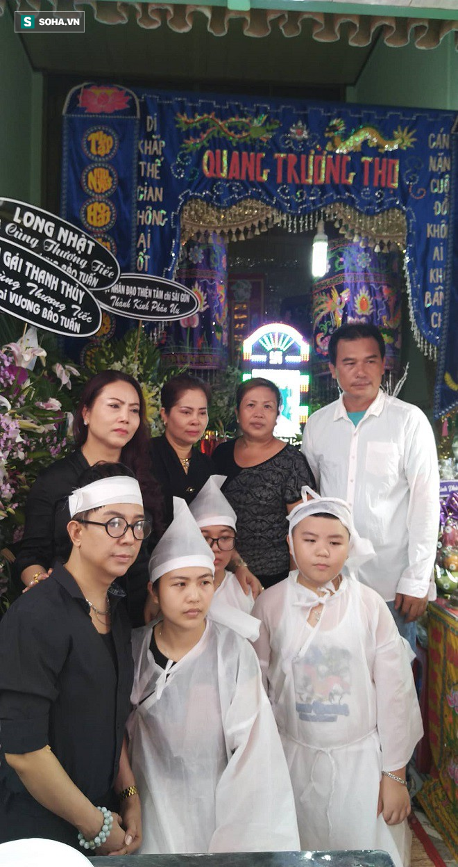 Đám tang Vương Bảo Tuấn: Tuấn giấu hết mọi người, nói bị đau dạ dày, ăn là ói nên mới gầy-3