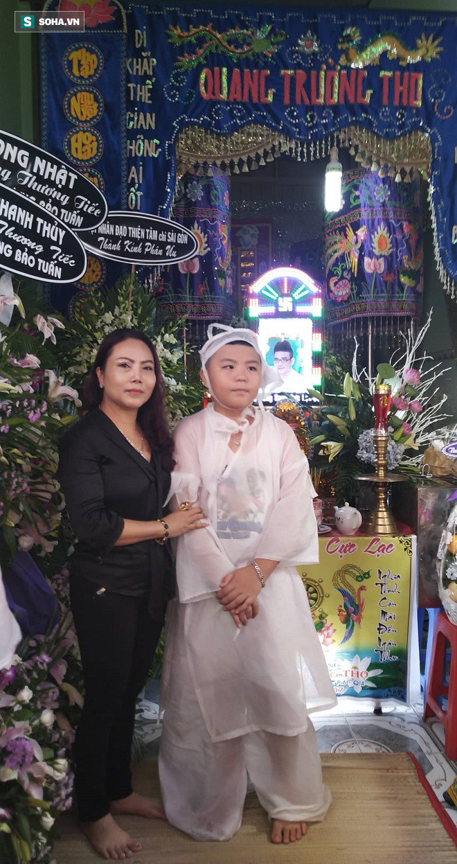 Đám tang Vương Bảo Tuấn: Tuấn giấu hết mọi người, nói bị đau dạ dày, ăn là ói nên mới gầy-4