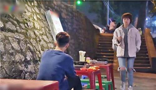 Quán bò nướng bỗng dưng bị dân mạng truy lùng, chỉ vì cặp út Về Nhà Đi Con hẹn hò-1