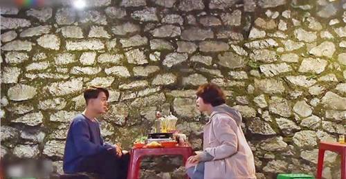 Quán bò nướng bỗng dưng bị dân mạng truy lùng, chỉ vì cặp út Về Nhà Đi Con hẹn hò-2