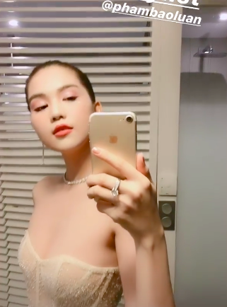 Sau bộ đầm có như không, Ngọc Trinh tái xuất táo bạo hơn, netizen bình luận: Trông giống bikini quấn khăn tắm-5