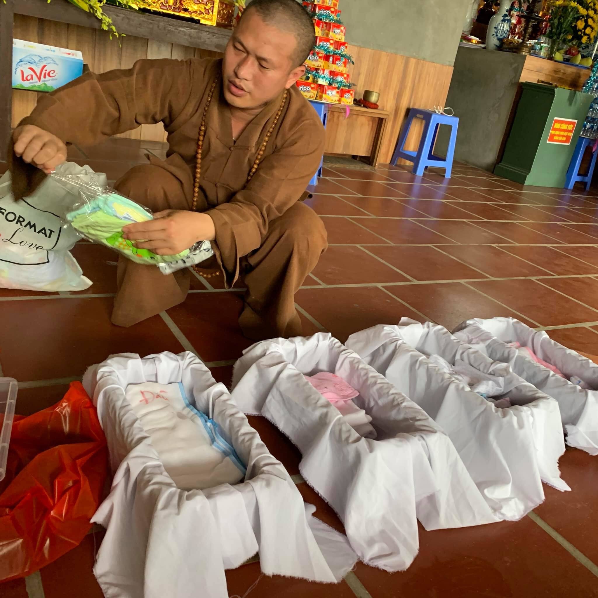 Giấu gia đình, nữ bác sĩ Hà Nội đến chùa ở cữ-1