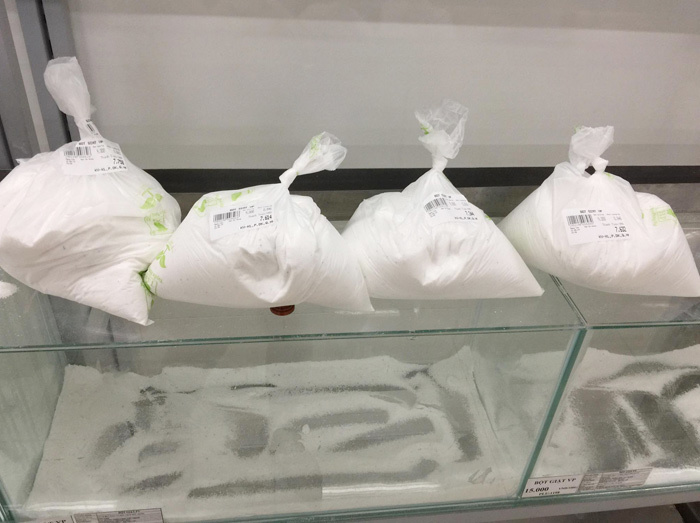 Vỡ trận bán tháo: Dân đổ xô tranh nhau vét sạch kệ siêu thị-9