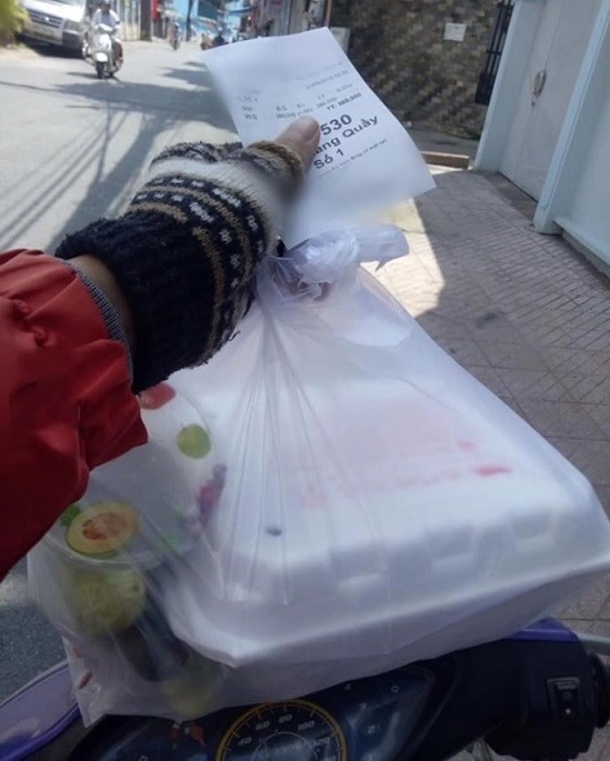 Bữa ăn vịt quay trị giá 380 nghìn đầy nước mắt của tài xế xe ôm khiến dân mạng bức xúc-1