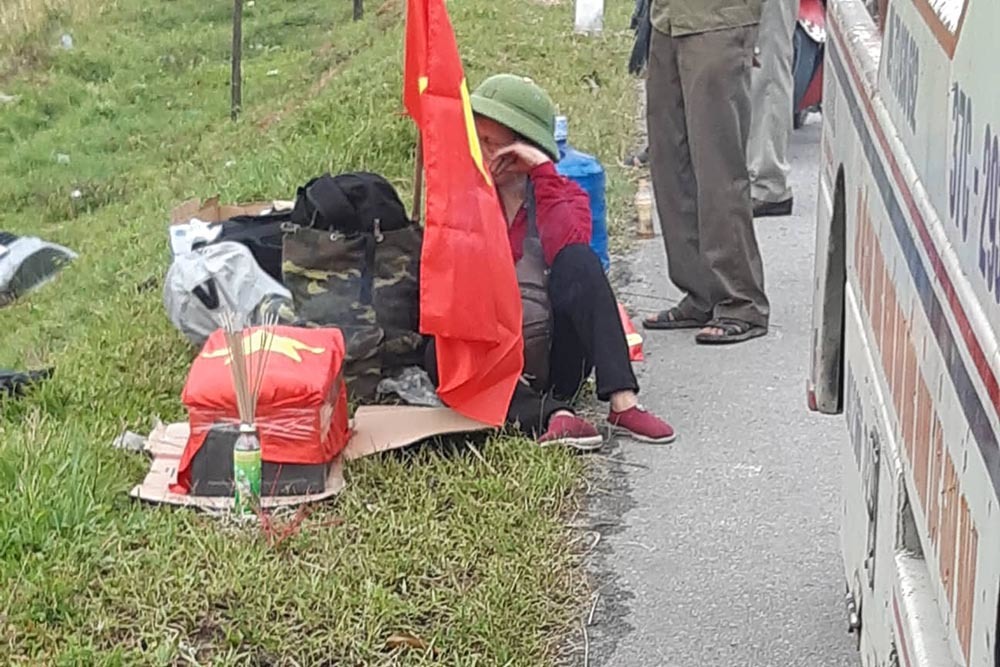 Xe chở hài cốt liệt sĩ lao xuống ruộng ở Hà Tĩnh-2