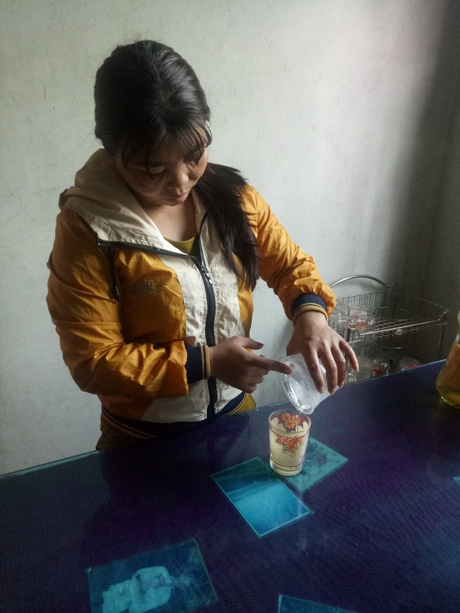 Kỳ lạ người phụ nữ cứ ăn cơm là ói ra máu, chỉ uống nước đá suốt 7 năm nay-4