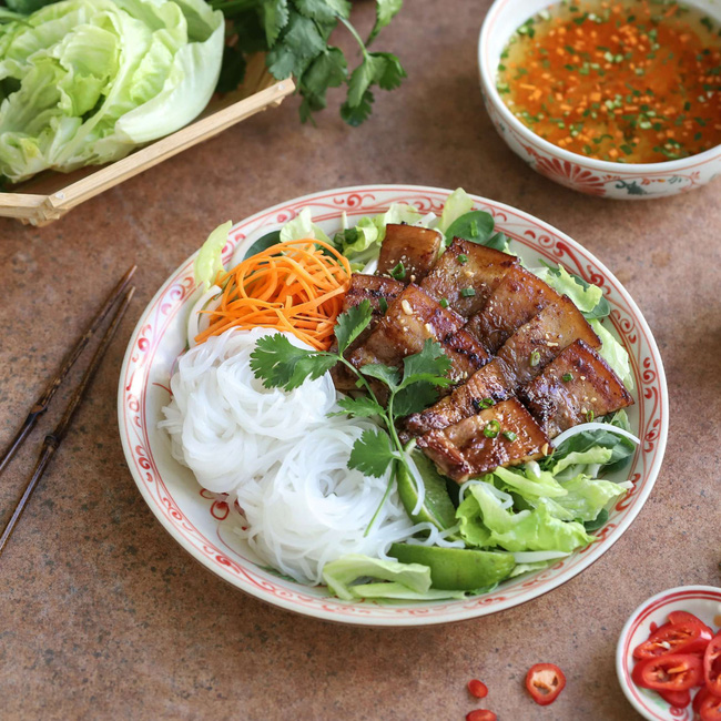 Mỗi khi bận rộn tôi làm món bún thịt chiên, bữa tối vừa nhanh lại vừa ngon-6