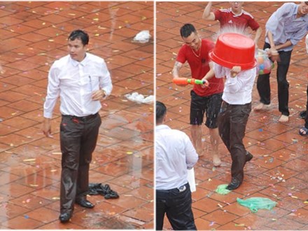 Xuống sân trường quẩy với học sinh ngày bế giảng, thầy hiệu phó bị ụp nguyên xô nước vào người, ướt như chuột lột