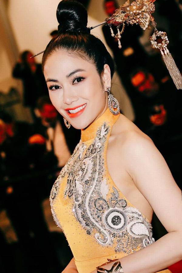 Sau Ngọc Trinh, thêm người đẹp Việt khoe lưng trần quyến rũ trên thảm đỏ Cannes-4