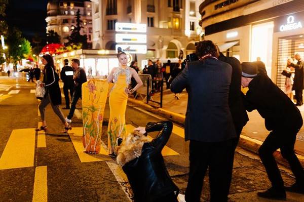 Sau Ngọc Trinh, thêm người đẹp Việt khoe lưng trần quyến rũ trên thảm đỏ Cannes-10