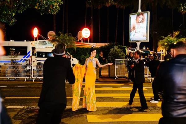 Sau Ngọc Trinh, thêm người đẹp Việt khoe lưng trần quyến rũ trên thảm đỏ Cannes-9