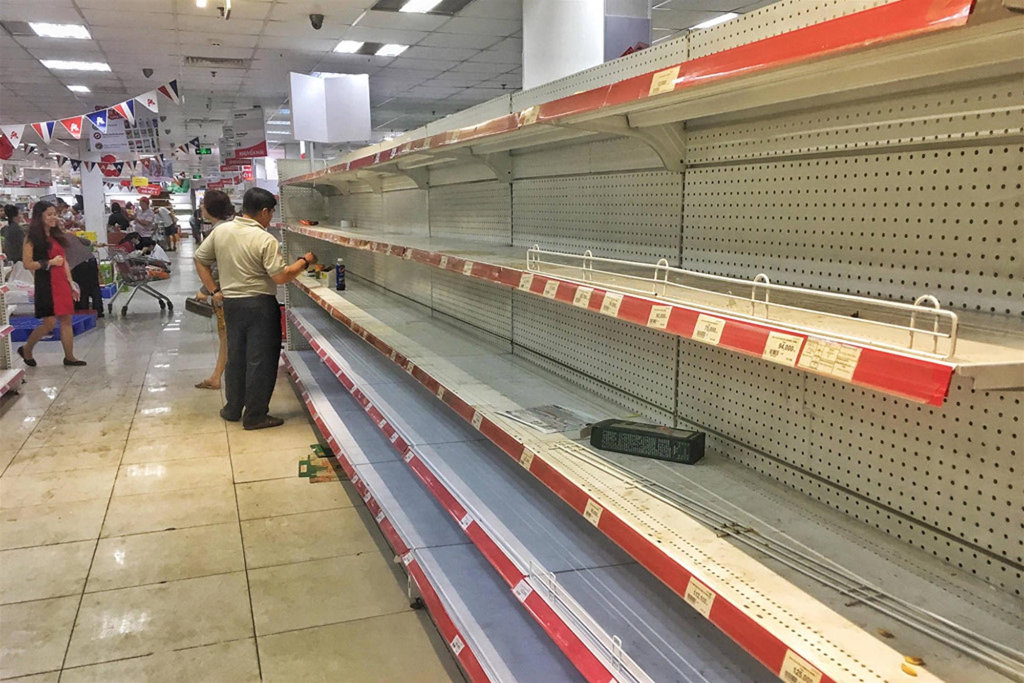 Khách vứt hàng bừa bãi, Auchan tan hoang trước ngày đóng cửa-3