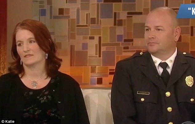 Bức ảnh nhân viên cứu hỏa bế thi thể đứa trẻ lay động thế giới và sự kiện khiến cuộc đời những người liên quan thay đổi sau 24 năm-6