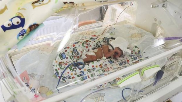 Người mẹ mang thai 5 cực hiếm, lúc lâm bồn các bác sĩ choáng váng khi nhìn thấy điều này vào phút cuối-2