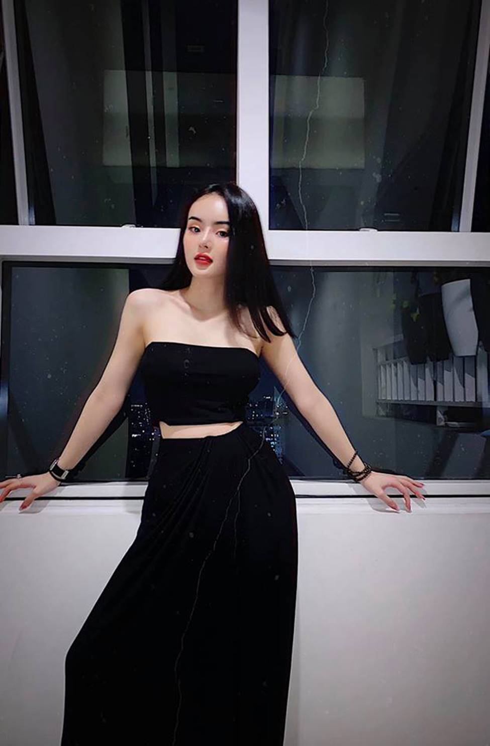 Em gái Angela Phương Trinh xinh đẹp và gợi cảm muôn phần ở tuổi 23-18