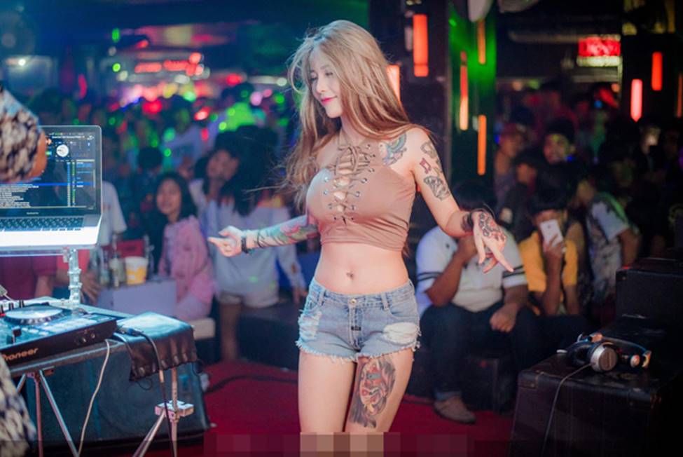 3 kiều nữ xăm Thái Lan: Mặt xinh như búp bê, da dính mực vẫn đẹp nuột nà-8