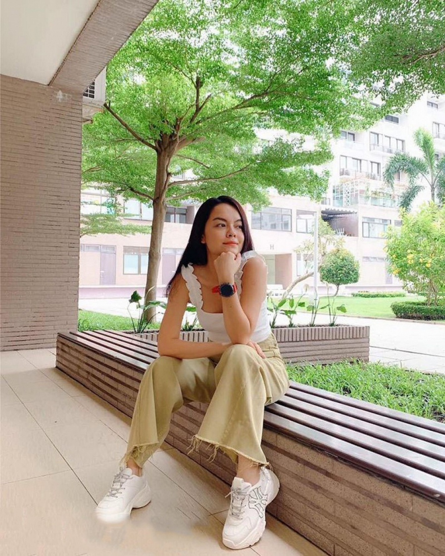 Thống trị street style, sao Việt đua nhau diện crop top sương sương”, váy đầm bánh bèo”-11