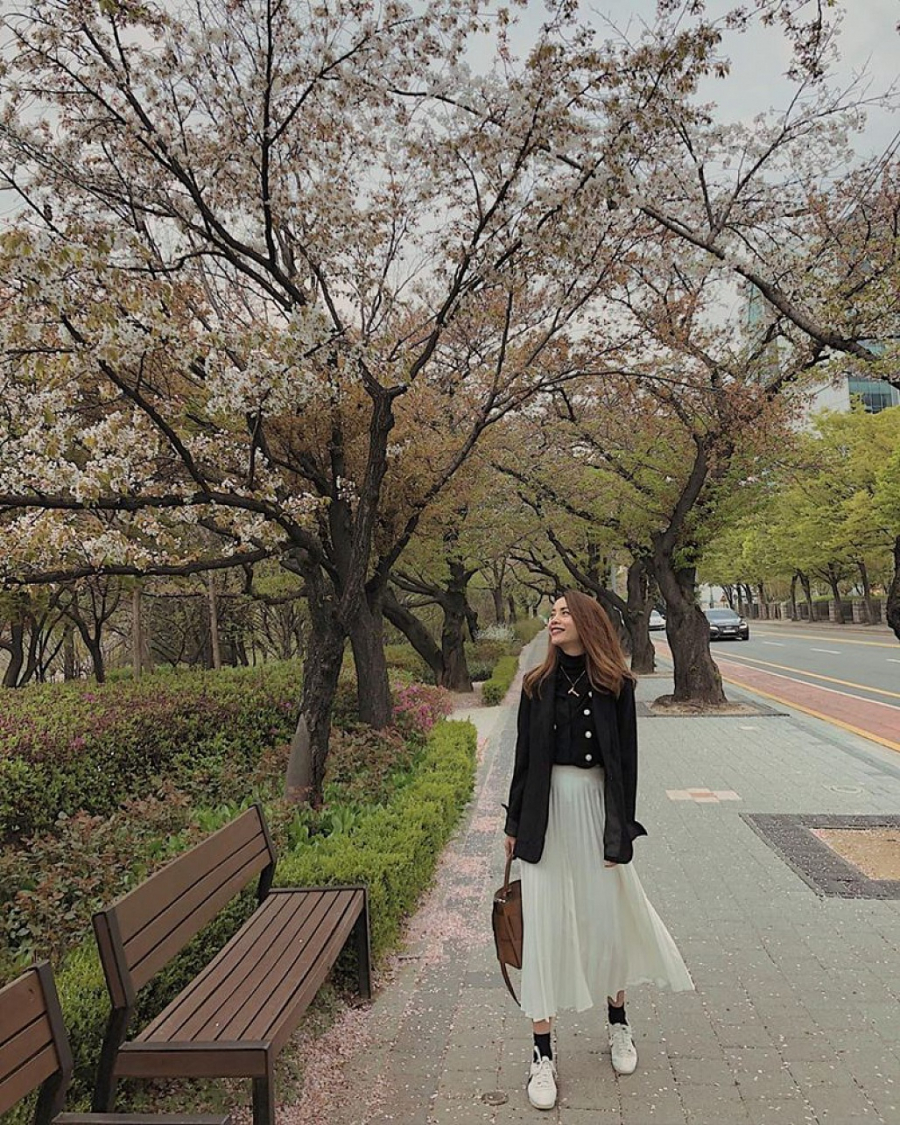 Thống trị street style, sao Việt đua nhau diện crop top sương sương”, váy đầm bánh bèo”-21