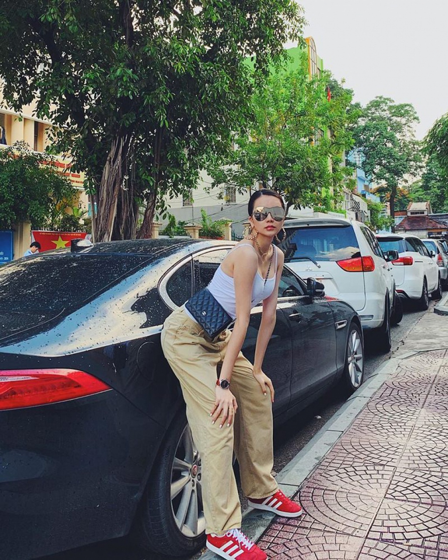 Thống trị street style, sao Việt đua nhau diện crop top sương sương”, váy đầm bánh bèo”-7