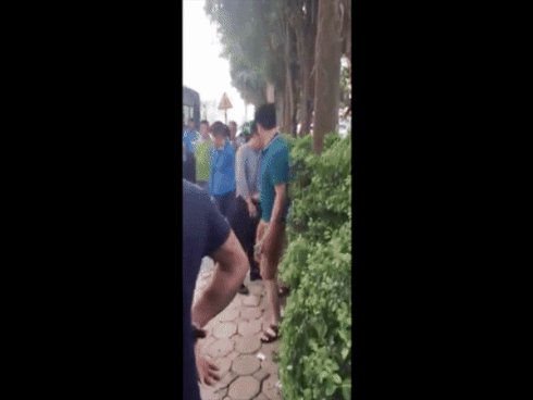 Bất ngờ về nhóm người vô gia cư nhận quà từ thiện trên phố đêm Hà Nội-5