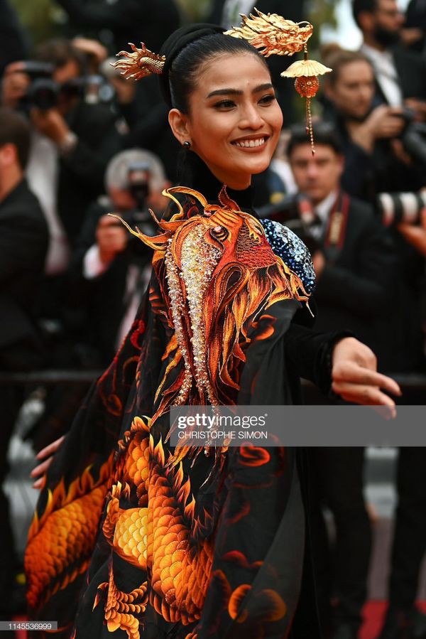 Sau Ngọc Trinh, đến lượt Trương Thị May xuất hiện trên thảm đỏ Cannes khiến truyền thông quốc tế náo loạn-7