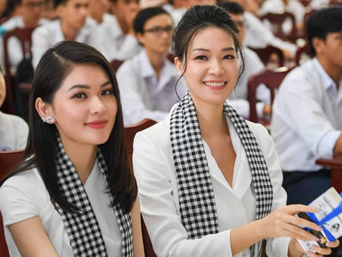 Hoa hậu Thùy Dung: ‘Tặng sách để khơi khát vọng, xây chí hướng’