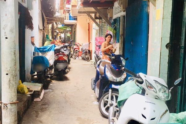 Đất dữ Sài Gòn: Anh công an ngồi đọc sách giữa đường để canh tội phạm-1