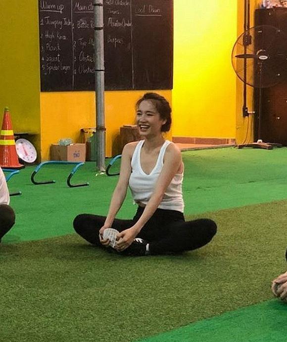 Nhã Phương lộ đôi chân gầy không có chút sức sống trong bức ảnh chụp cùng mẹ và em gái-6