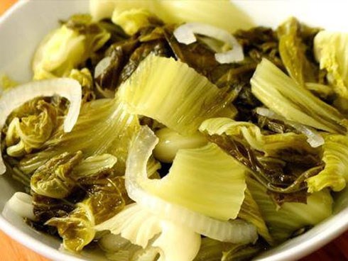 Cách muối dưa giòn ngon lại vàng ruộm đẹp mắt
