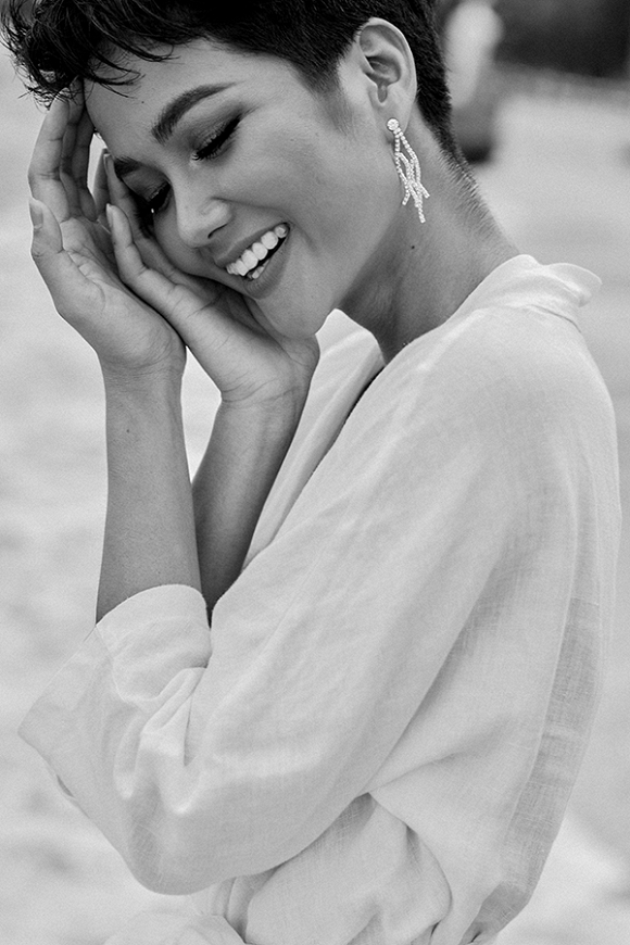 HHen Niê thả hồn giữa biển khơi đón nắng biển trong lành-2