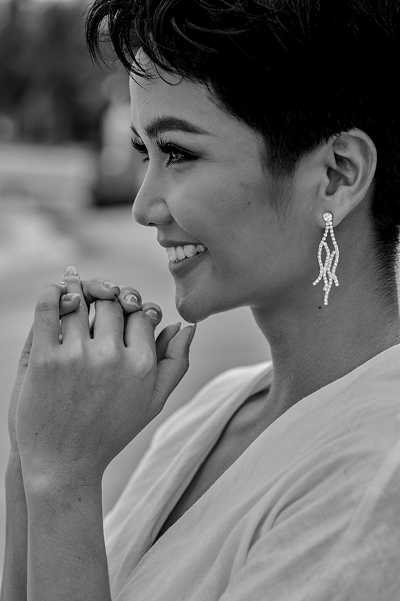 HHen Niê thả hồn giữa biển khơi đón nắng biển trong lành-3