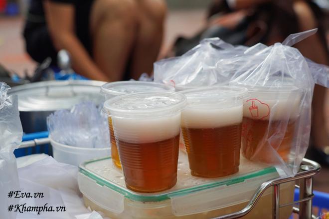 Cặp vợ chồng già và gánh trà thạch trân châu rẻ, độc lạ giữ bao kỷ niệm tuổi học trò-10