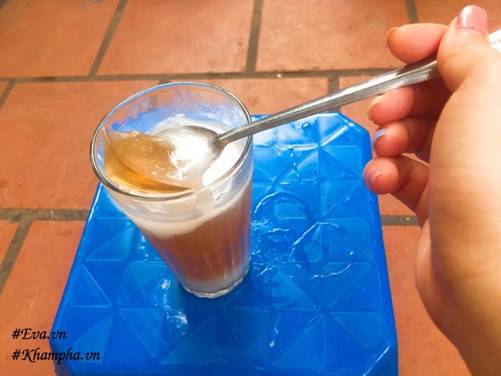 Cặp vợ chồng già và gánh trà thạch trân châu rẻ, độc lạ giữ bao kỷ niệm tuổi học trò-4