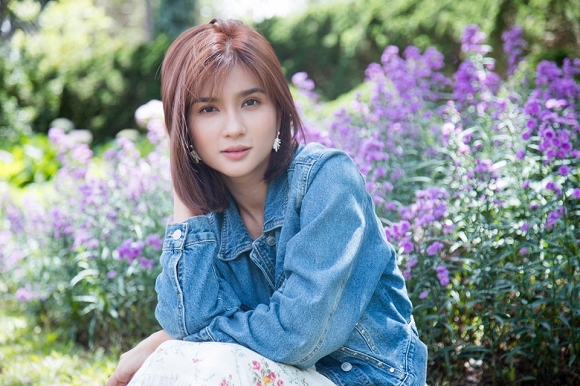 Diễn viên Kim Tuyến đẹp mơ màng giữa sắc hoa Đà Lạt-10