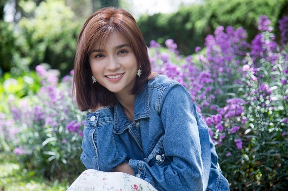 Diễn viên Kim Tuyến đẹp mơ màng giữa sắc hoa Đà Lạt-5