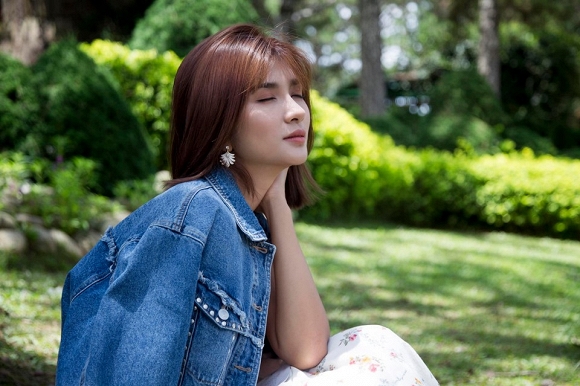 Diễn viên Kim Tuyến đẹp mơ màng giữa sắc hoa Đà Lạt-6